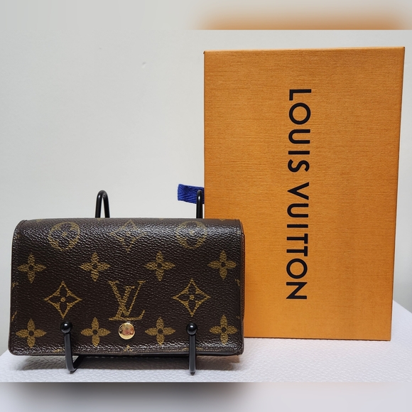 LOUIS VUITTON Monogram Bifold Wallet CT1003 - Picture 2 of 16